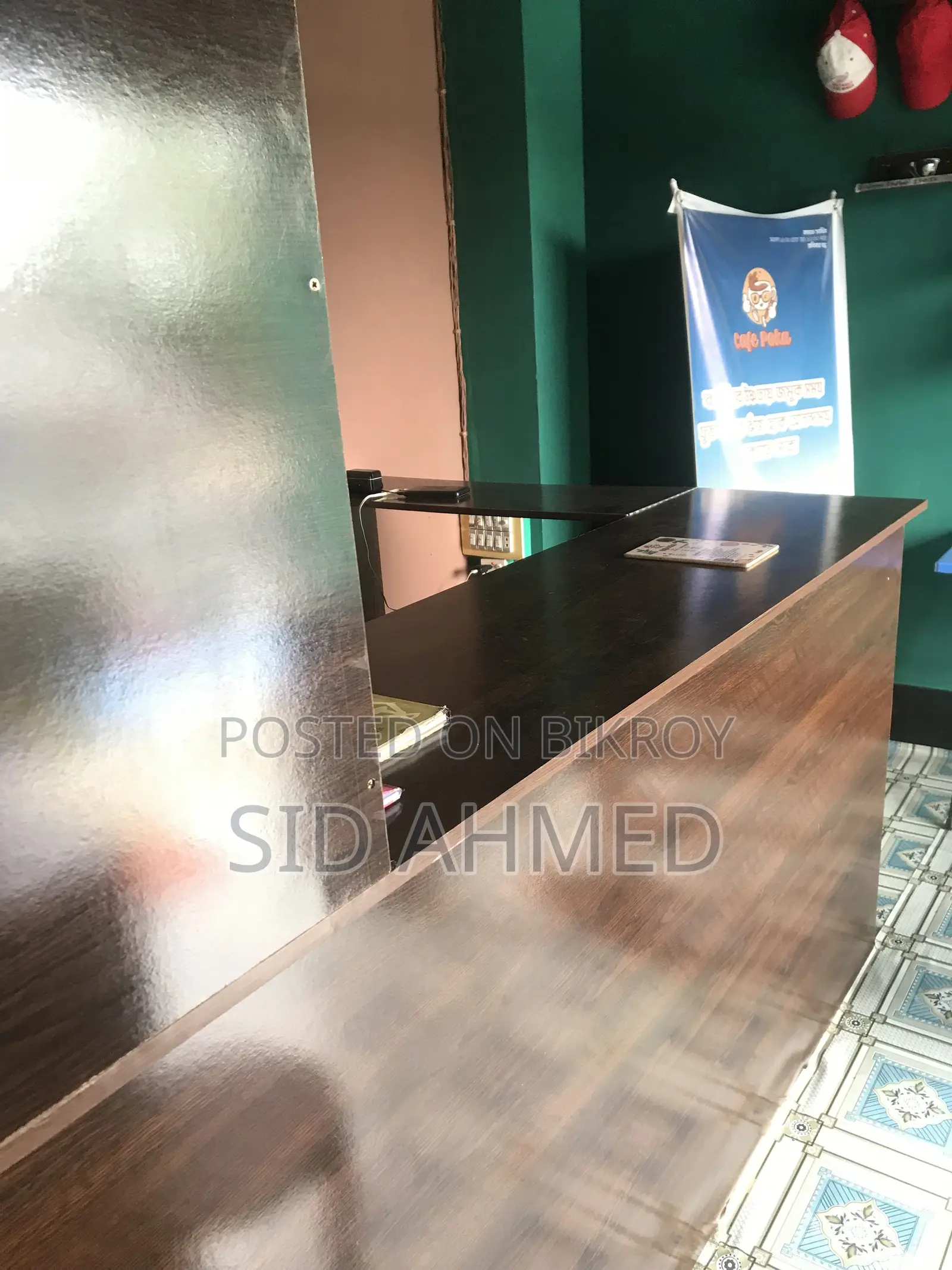দোকান বড় ডেক্স বা টেবিল