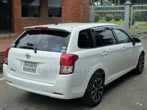 টয়োটা করোল্লা ২০১২ হোয়াইট