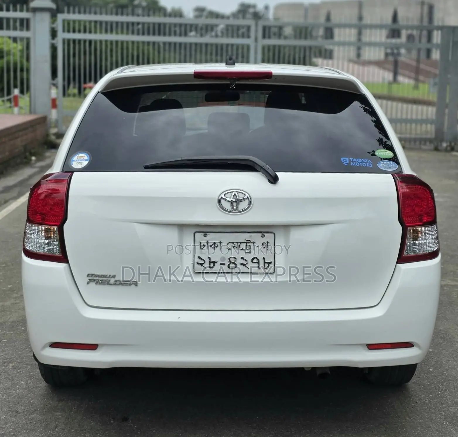 টয়োটা করোল্লা ২০১২ হোয়াইট