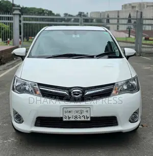 টয়োটা করোল্লা ২০১২ হোয়াইট