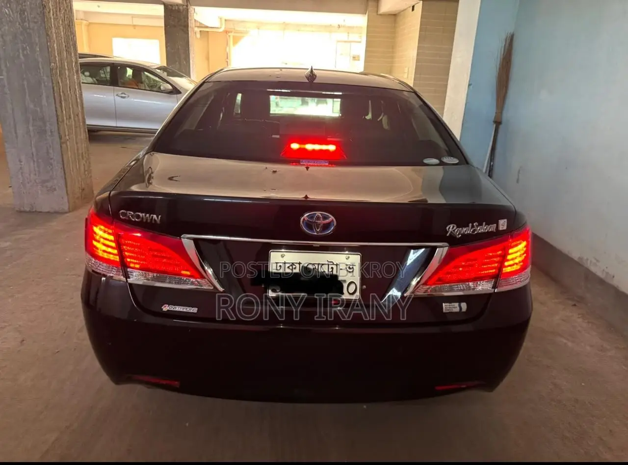 Toyota Crown 2016 Black