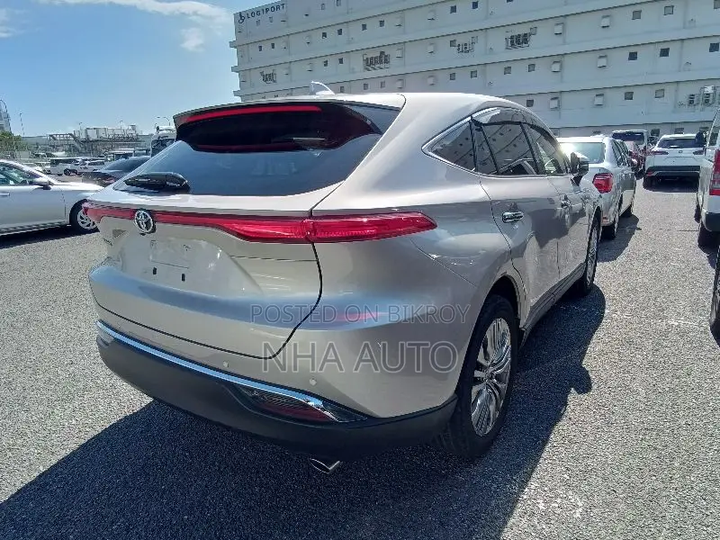 Toyota Harrier 2.0 2021 Beige