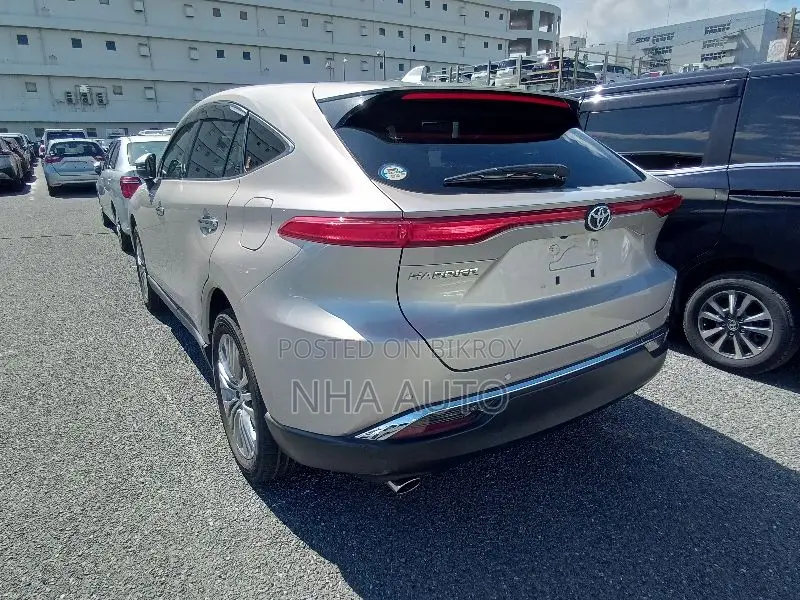 Toyota Harrier 2.0 2021 Beige