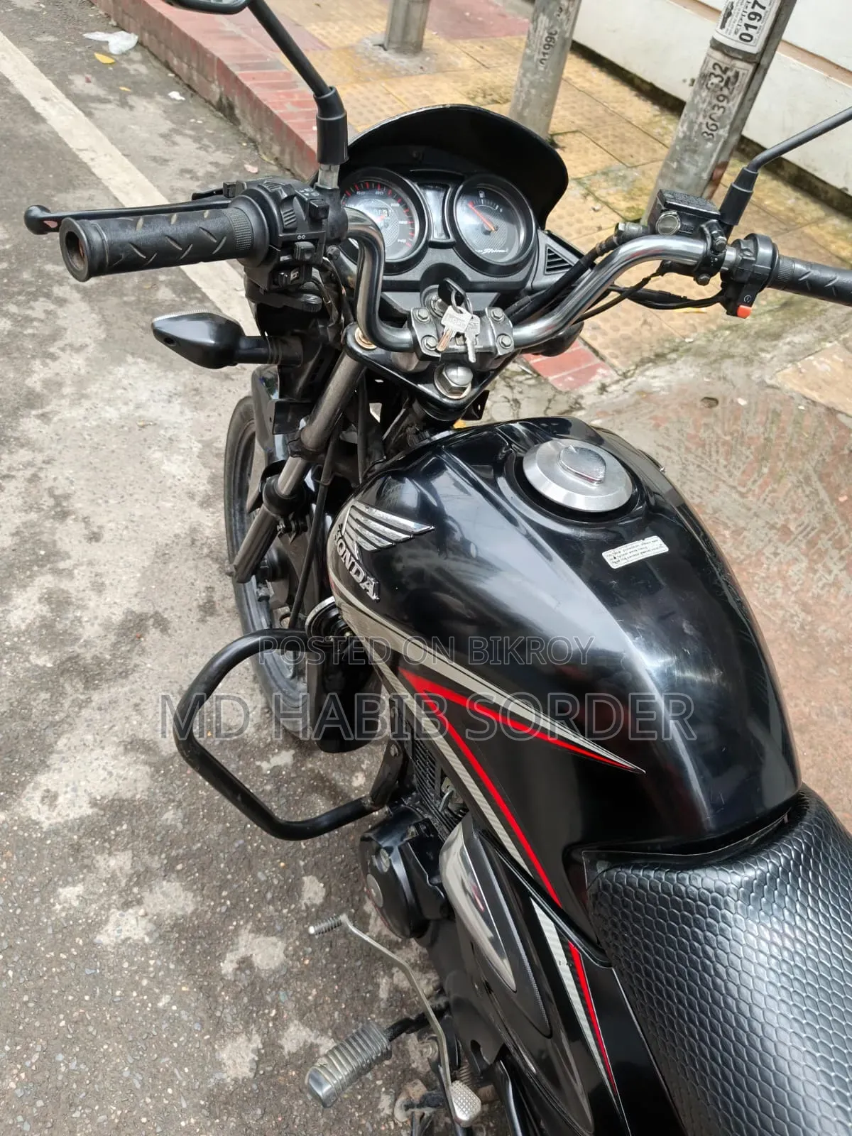 হোন্ডা সিবি ২০১৮ কালো