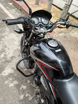 হোন্ডা সিবি ২০১৮ কালো