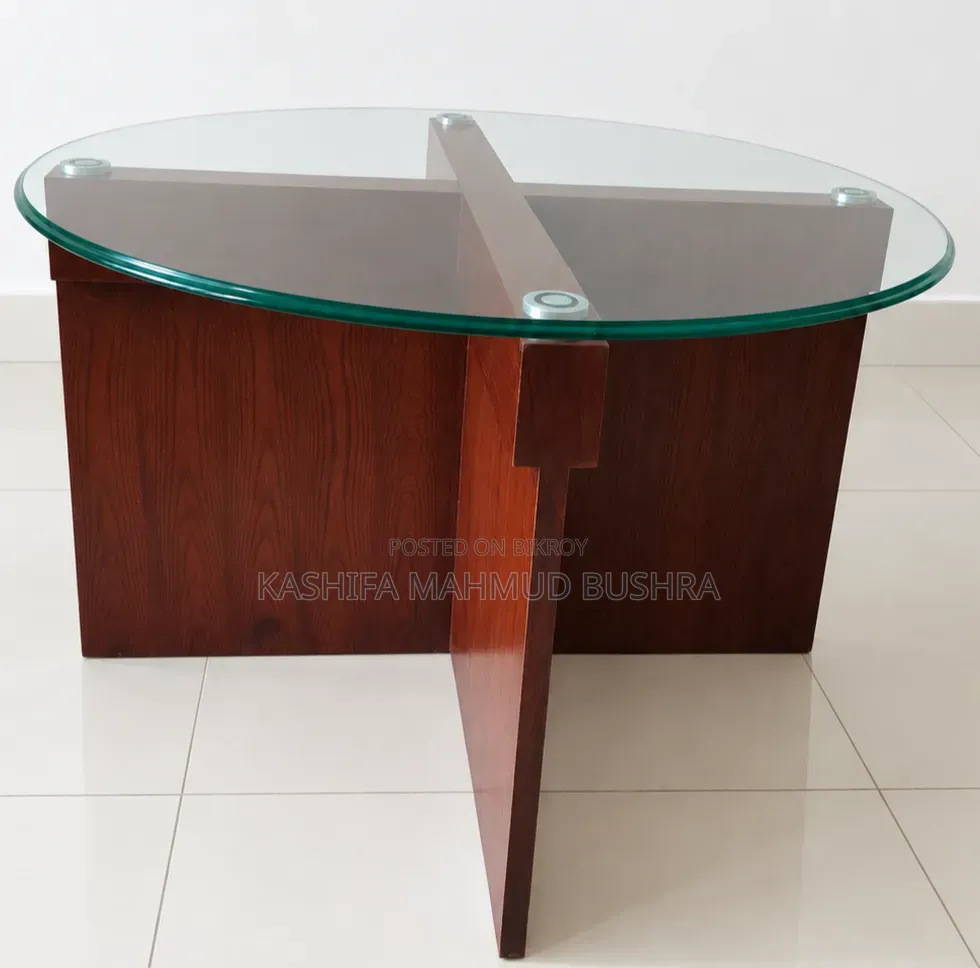স্টুলসহ চা টেবিল
