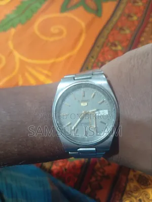 ঘড়ি বিক্রি। যদি কেউ আগ্রহী থাকেন নিতে পারেন