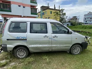 Toyota Noah 2002 Silver