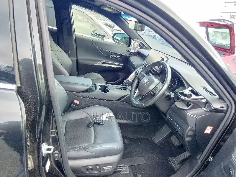 Toyota Harrier 2.0 2021 Black