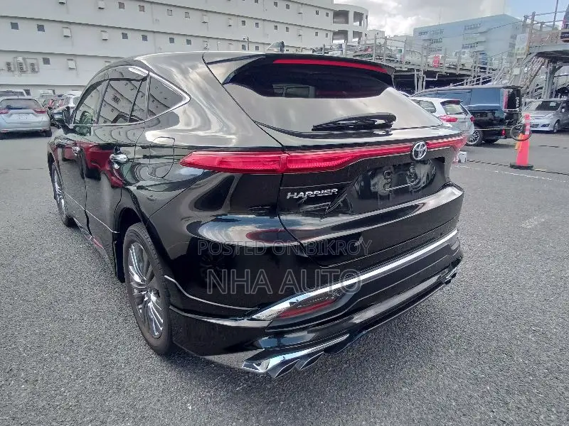 Toyota Harrier 2.0 2021 Black