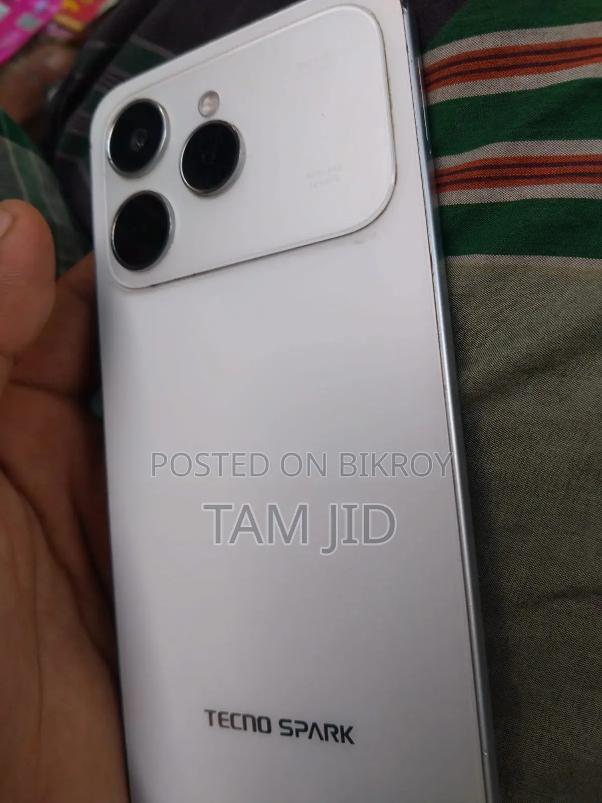 টেকনো স্পার্ক ৪০ ১২৮ জিবি হোয়াইট