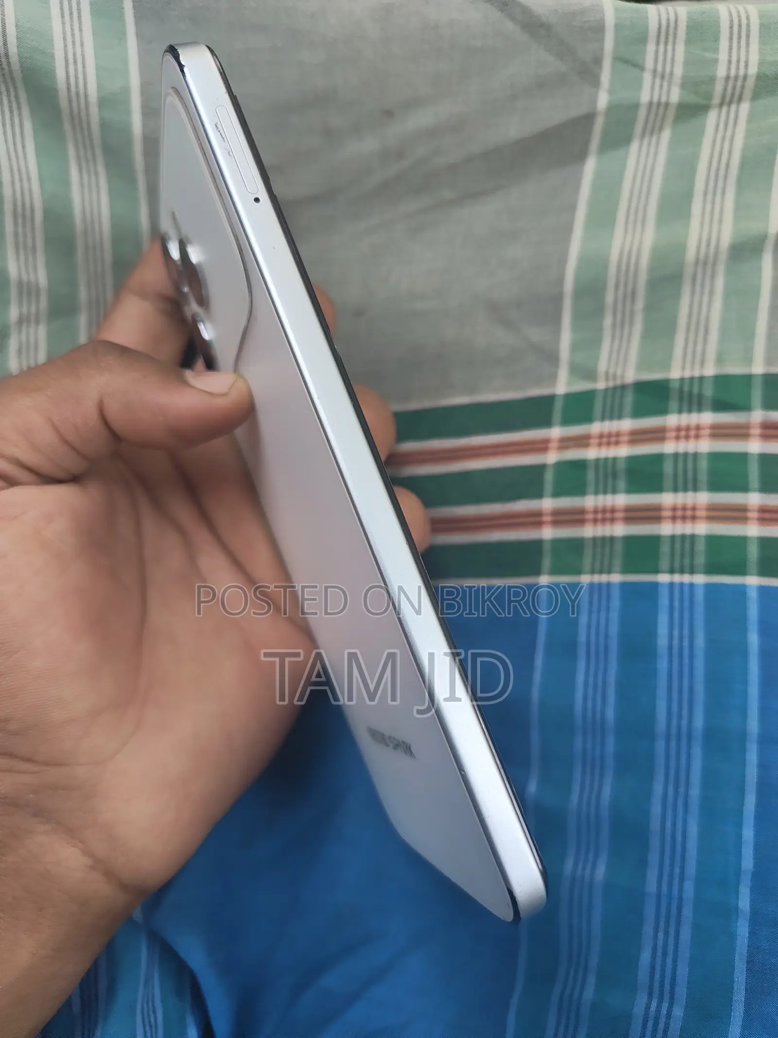 টেকনো স্পার্ক ৪০ ১২৮ জিবি হোয়াইট