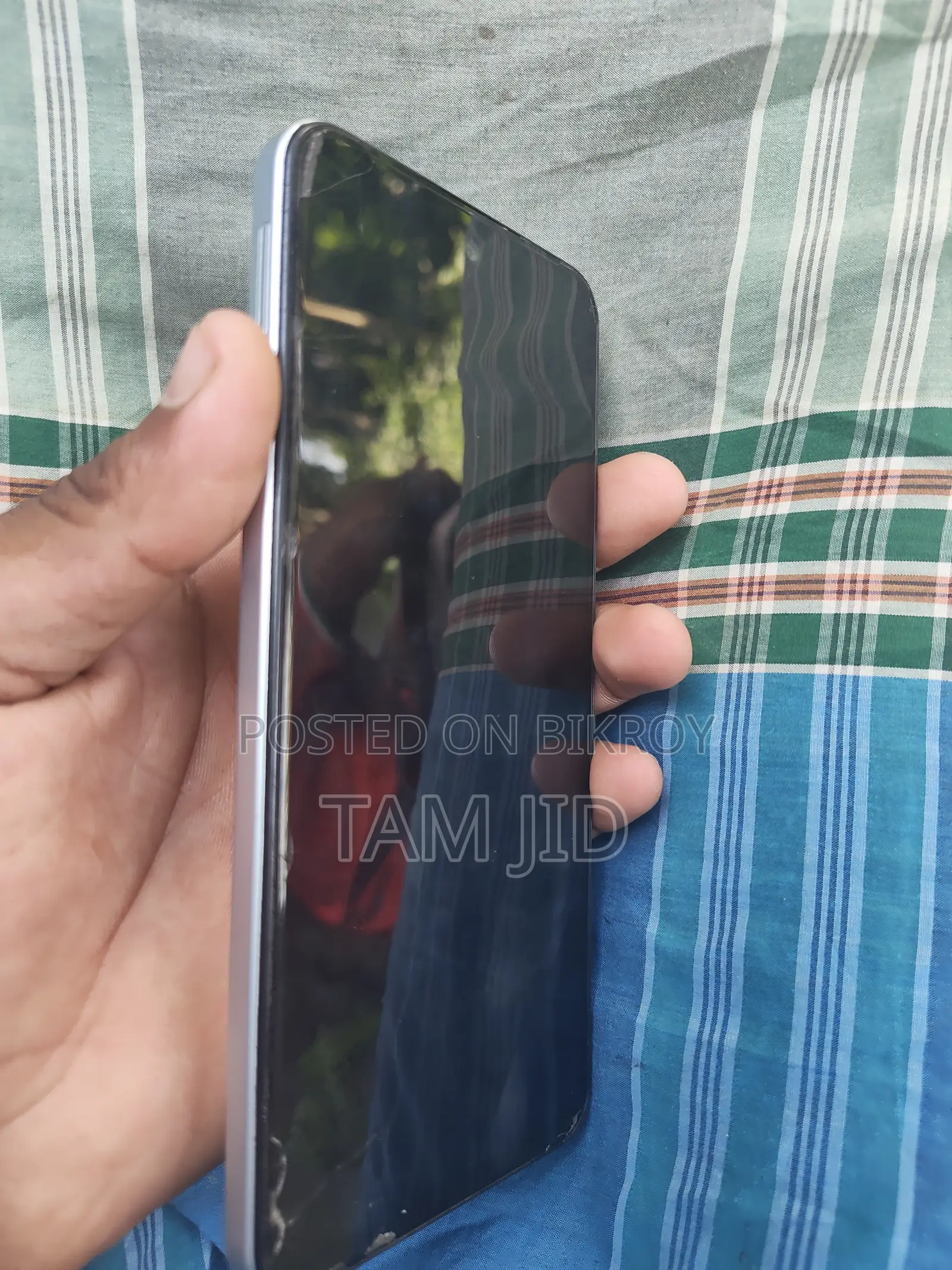 টেকনো স্পার্ক ৪০ ১২৮ জিবি হোয়াইট