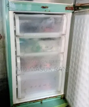 একটি পুরাতন ফ্রিজ বিক্রি করা হবে ব্র্যান্ড Samsung ✅