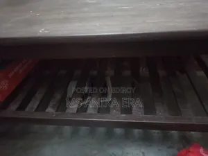 ব্যবহৃত ডাবল পার্টের মজবুত শারী শিরিষ কাঠের সেন্টার টেবিল / টি-টেবিল