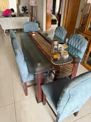 ৬ সিটার গ্লাস ডাইনিং টেবিল