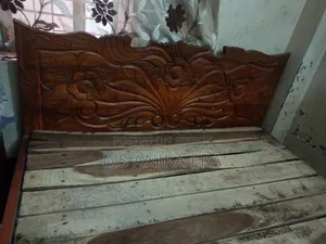 ব্যবহৃত সারি শিরিষ কাঠের মজবুত সেমি-ডাবল খাট বিক্রি হবে