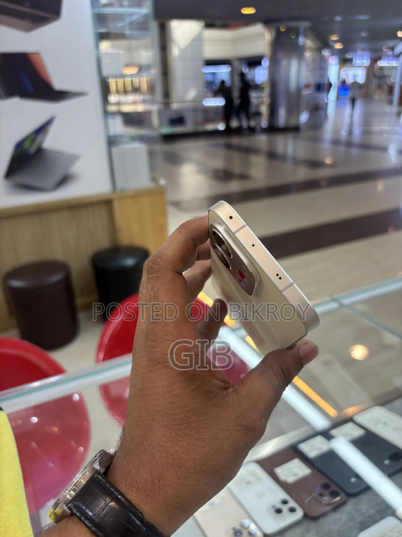 Vivo V70 ২৫৬ জিবি হলুদ