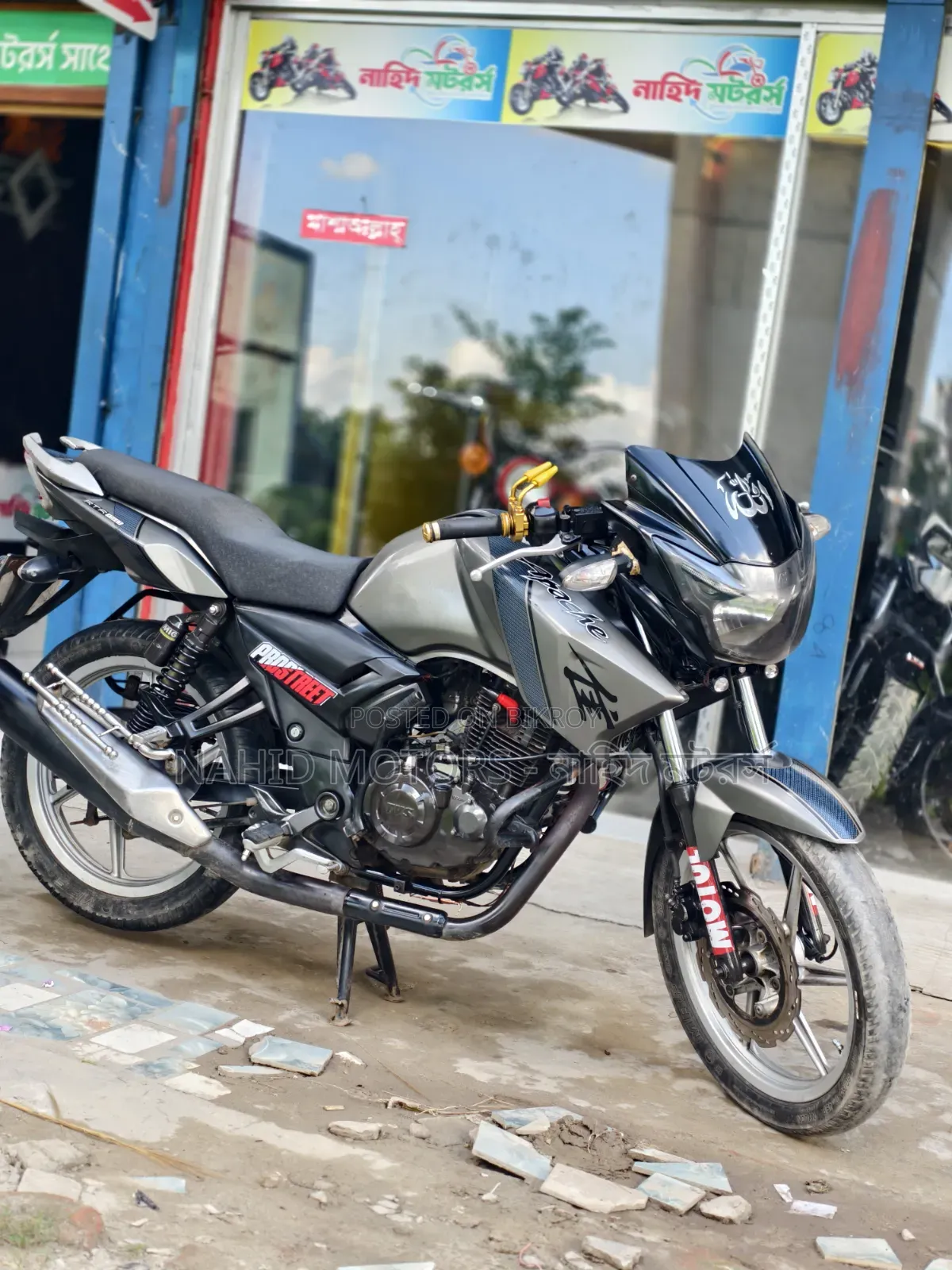 TVS Apache RTR 160 2V 2015 Silver