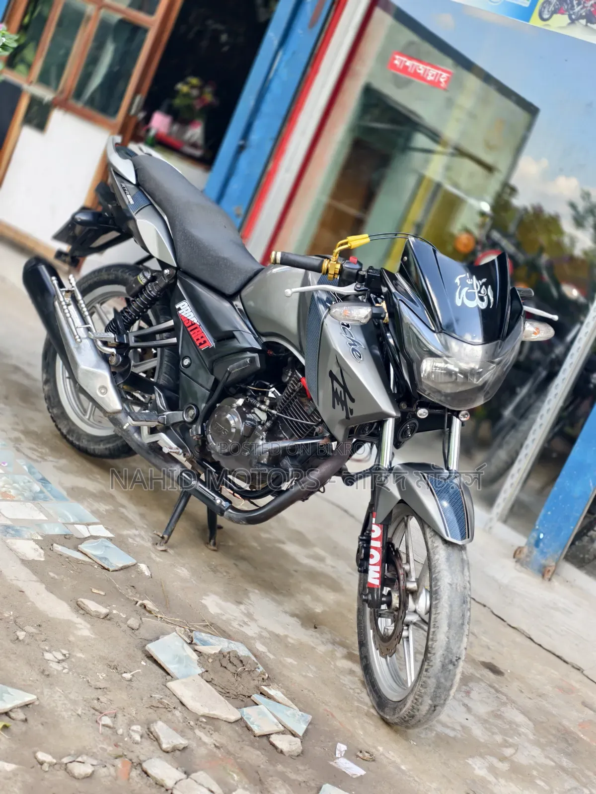 TVS Apache RTR 160 2V 2015 Silver