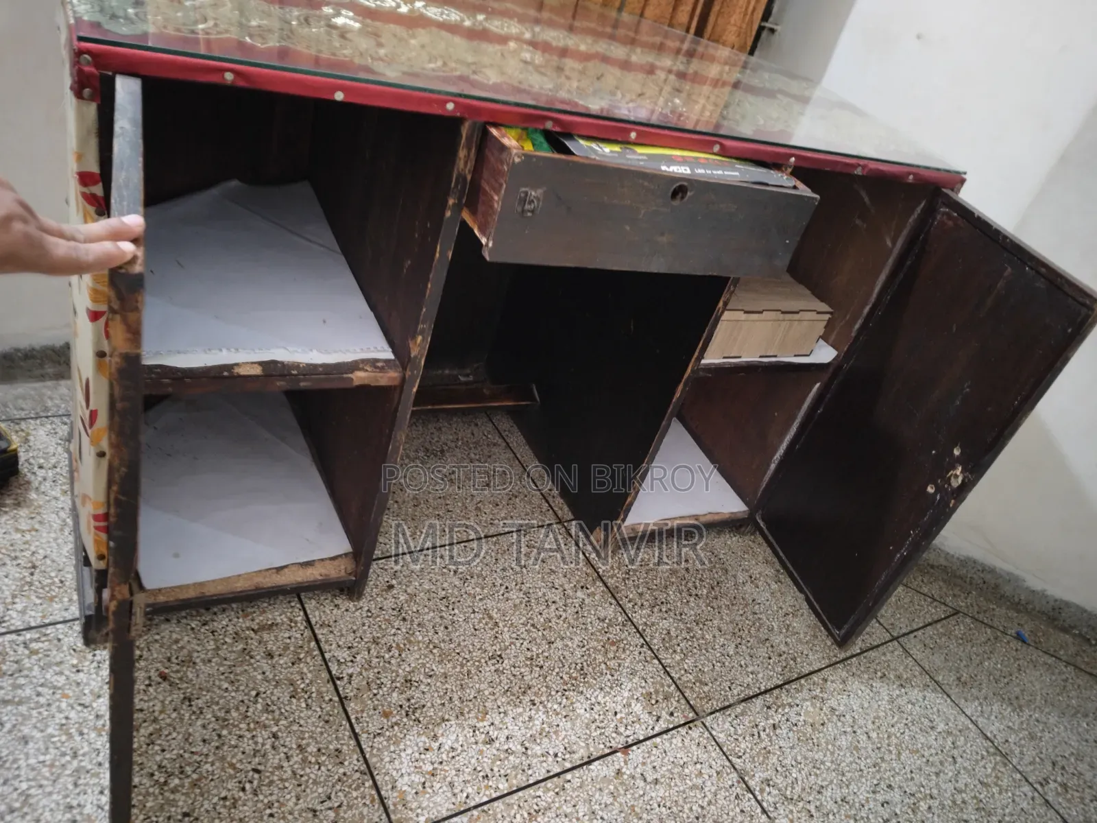 A single bed and a table will be sold
