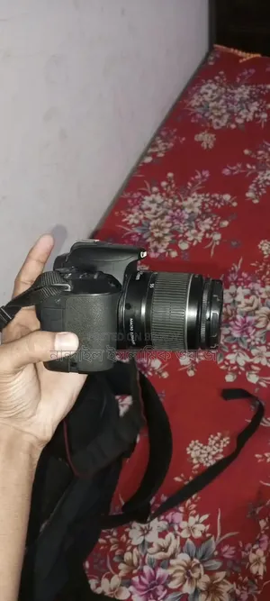 200D Body 18-55 Lens