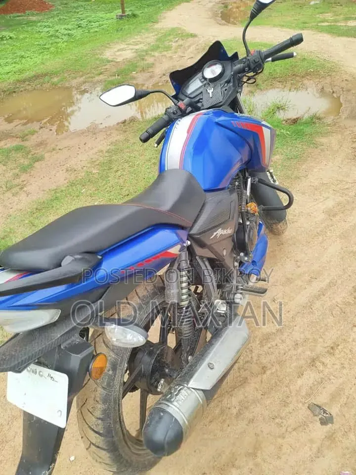TVS Apache RTR 160 2V 2024 Blue