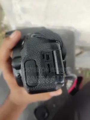 Canon 700D Camera + 300mm Lens