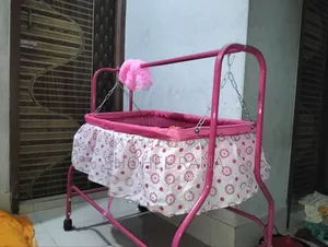 বাচ্চাদের দোলনা