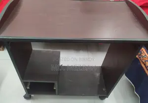 কম্পিউটার টেবিল/রিডিং টেবিল