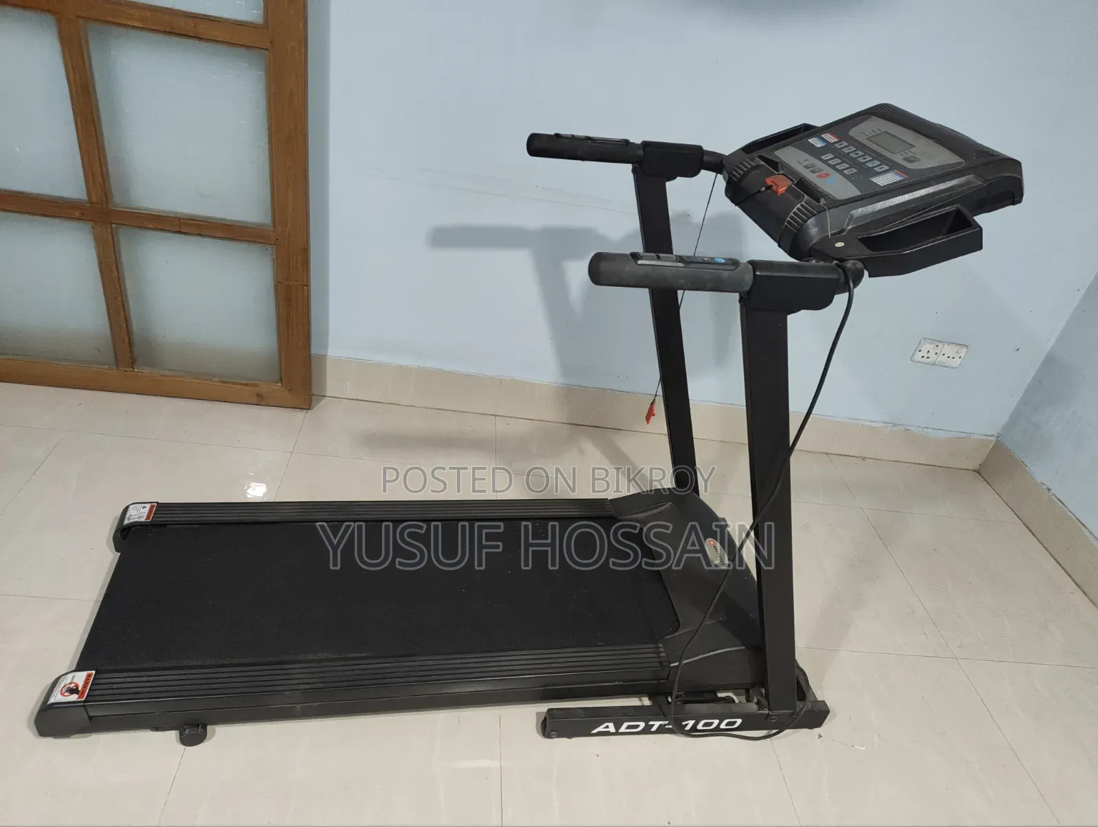 একটি ব্যবহৃত ট্রেডমিল বিক্রয় করা হবে।
