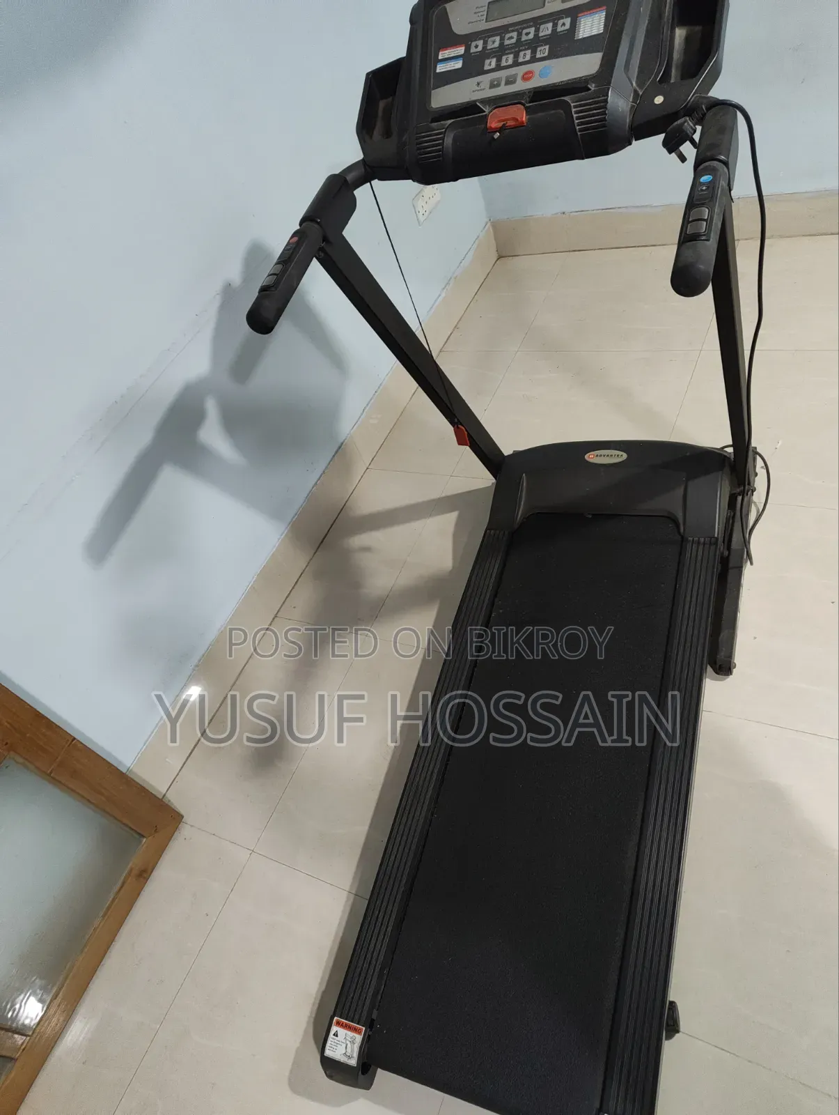 একটি ব্যবহৃত ট্রেডমিল বিক্রয় করা হবে।
