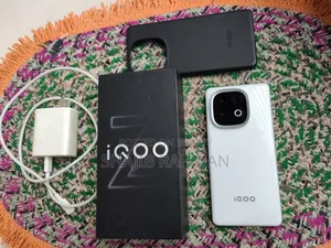 আইকিউও ২৫৬ জিবি সাদা
