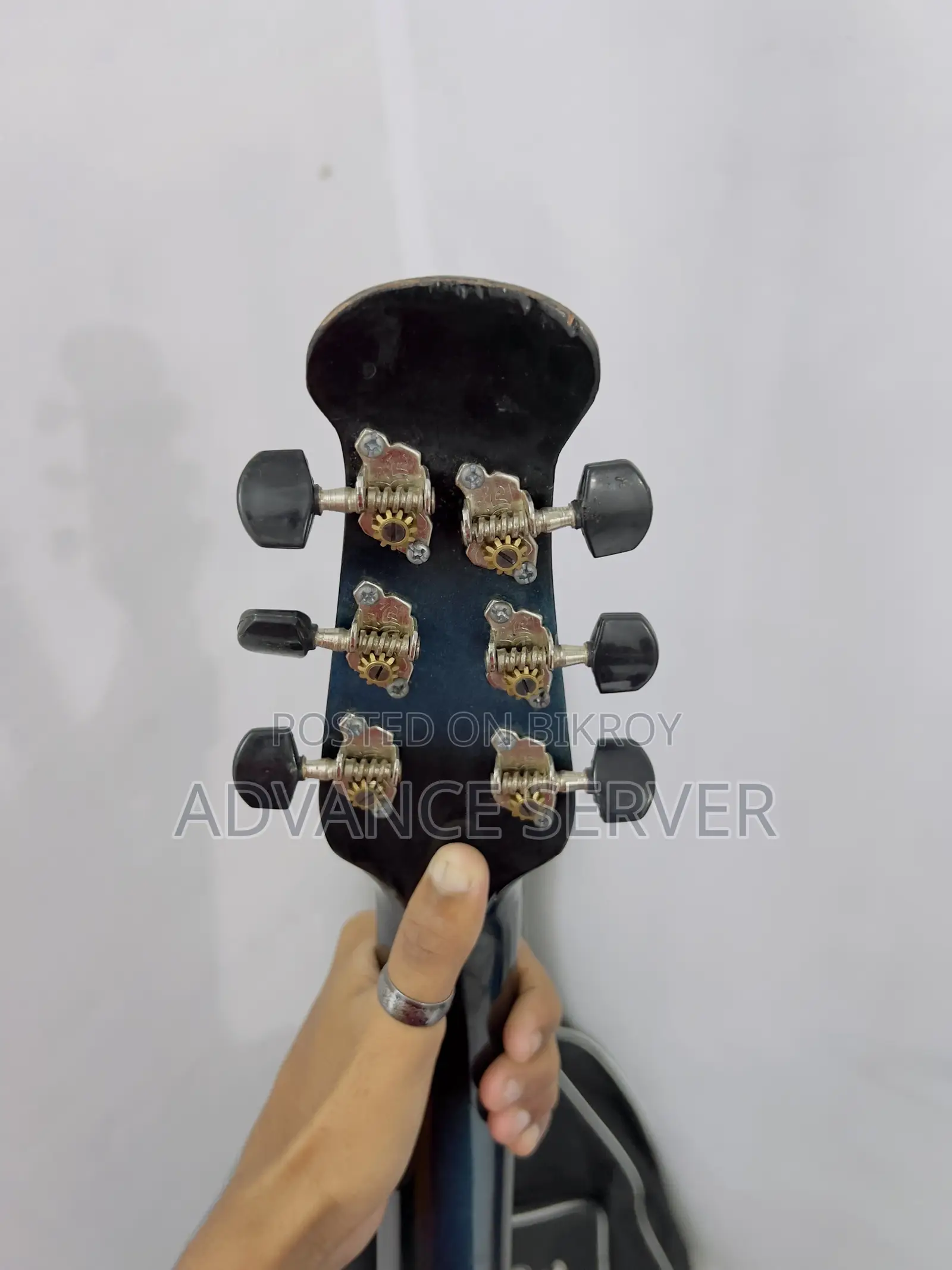 সিগনেচার ব্লু অ্যাকৌস্টিক গিটার