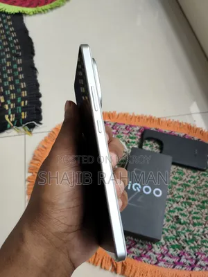 আইকিউও ২৫৬ জিবি সাদা