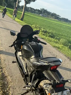 ইয়ামাহা আর১৫এম ২০২৫ ব্ল্যাক