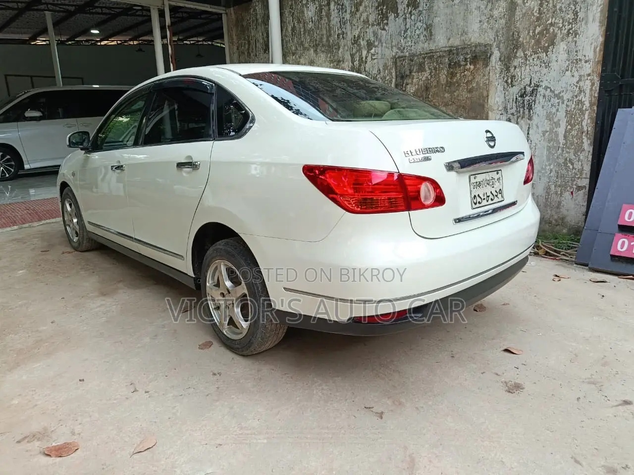 Nissan Bluebird 2011 Blue