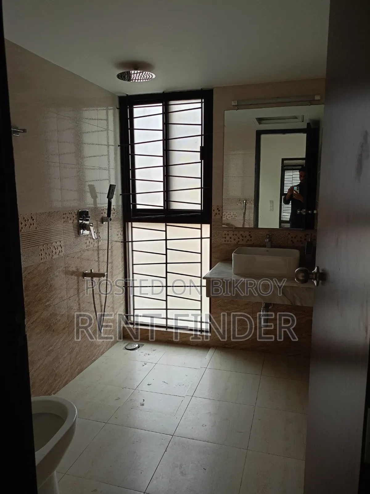 4-Bedroom Apartment in Banani for rent