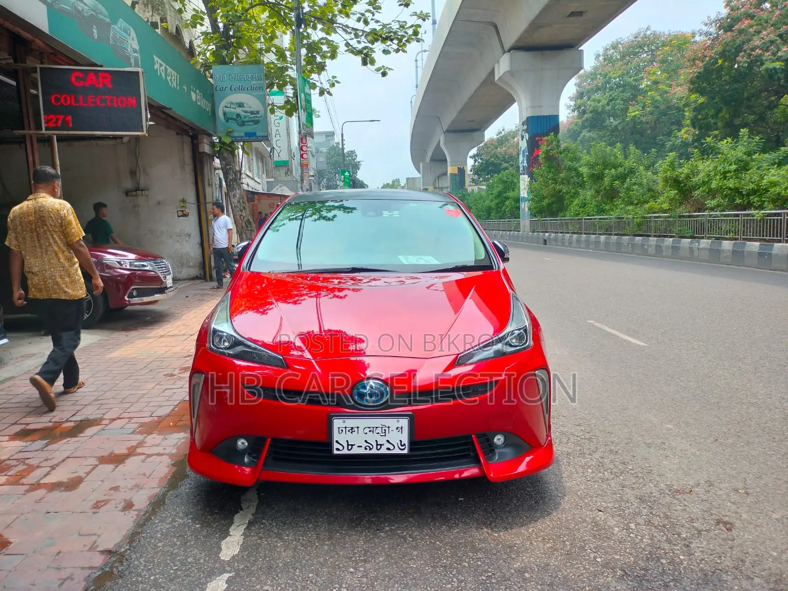 টয়োটা প্রিউস ২০১৯ লাল