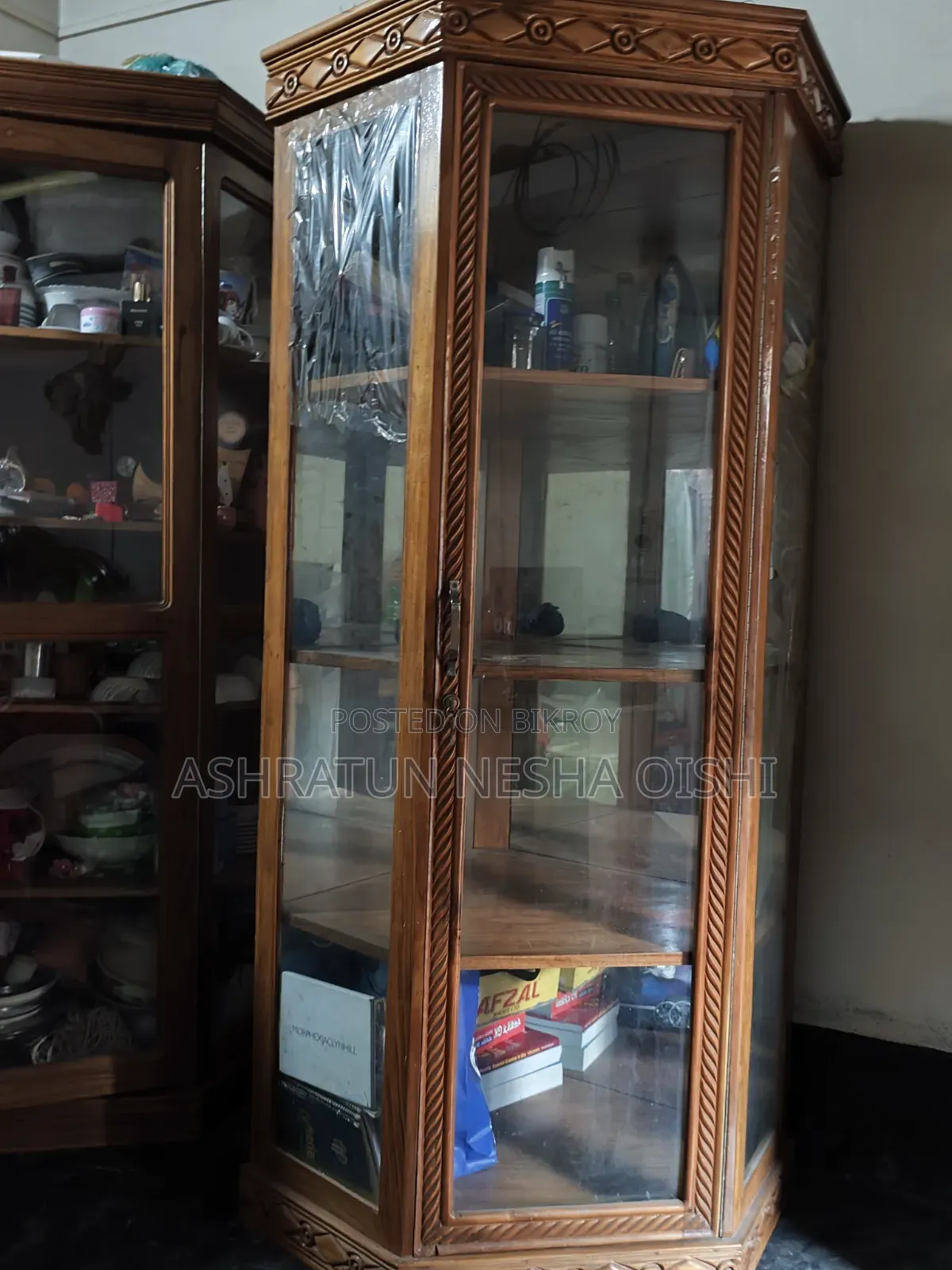 কর্নার এর থেকে শোকেজ বেশি