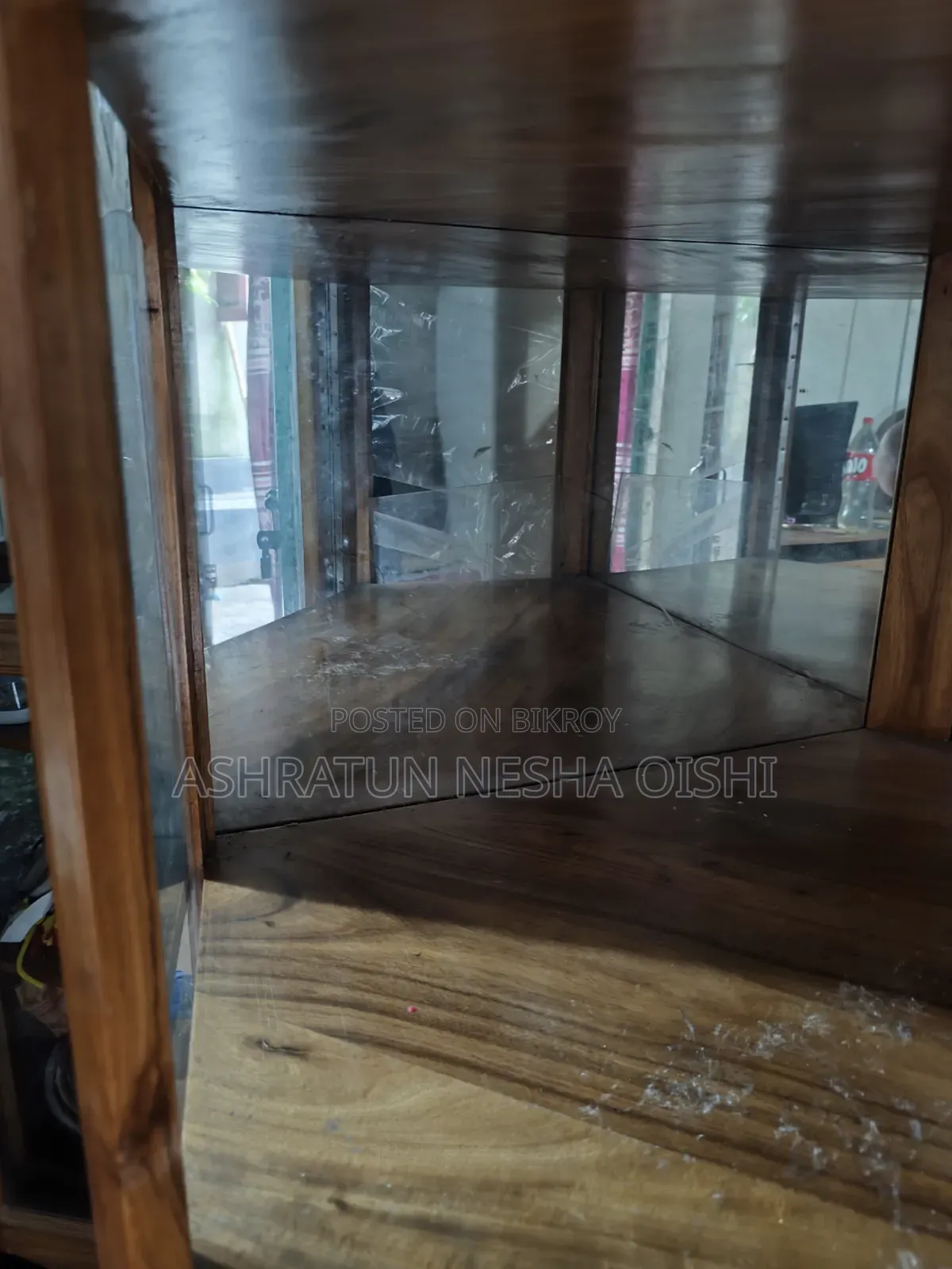 কর্নার এর থেকে শোকেজ বেশি