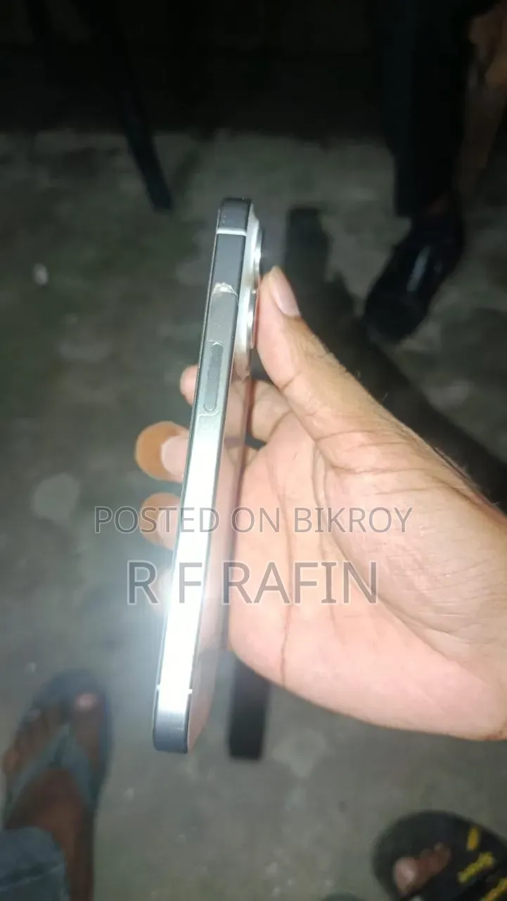 অ্যাপল আইফোন ১৫ প্রো ২৫৬ জিবি হোয়াইট