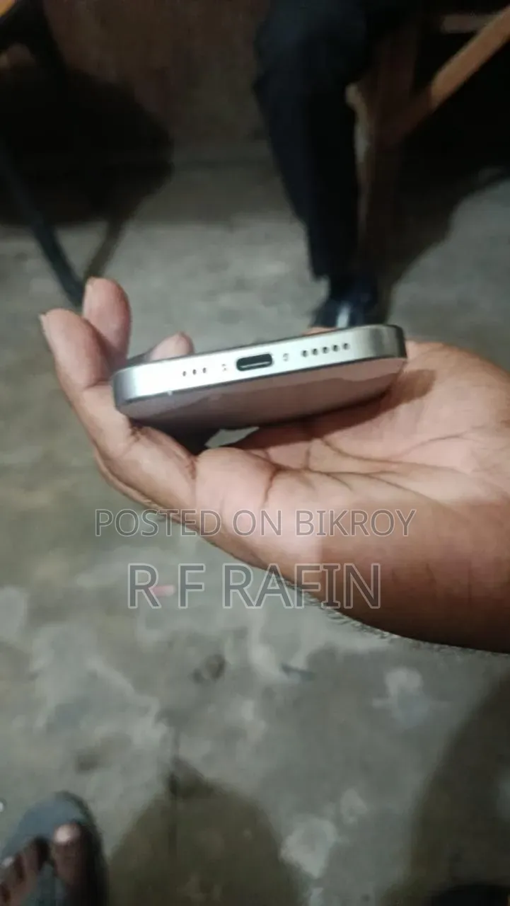 অ্যাপল আইফোন ১৫ প্রো ২৫৬ জিবি হোয়াইট