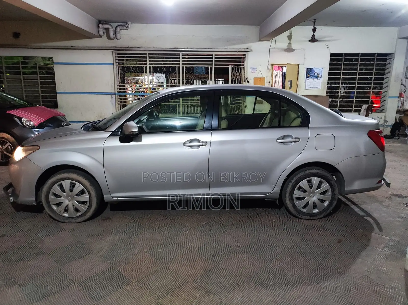 টয়োটা অ্যাক্সিও ১.৫ এক্স টু-হুইল ড্রাইভ ২০১৬ সিলভার