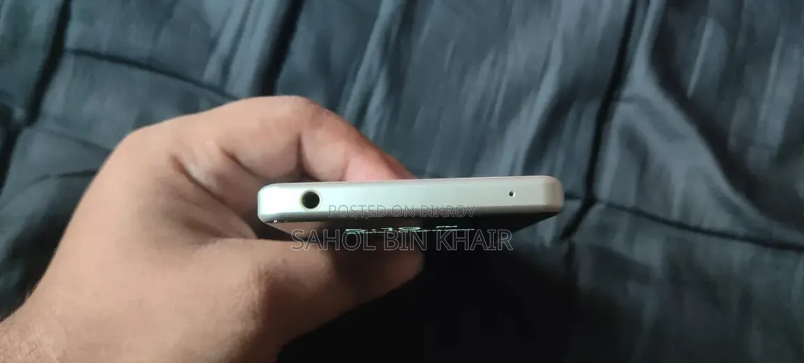 সনি এক্সপেরিয়া ৫ আইভি ১২৮ জিবি সাদা