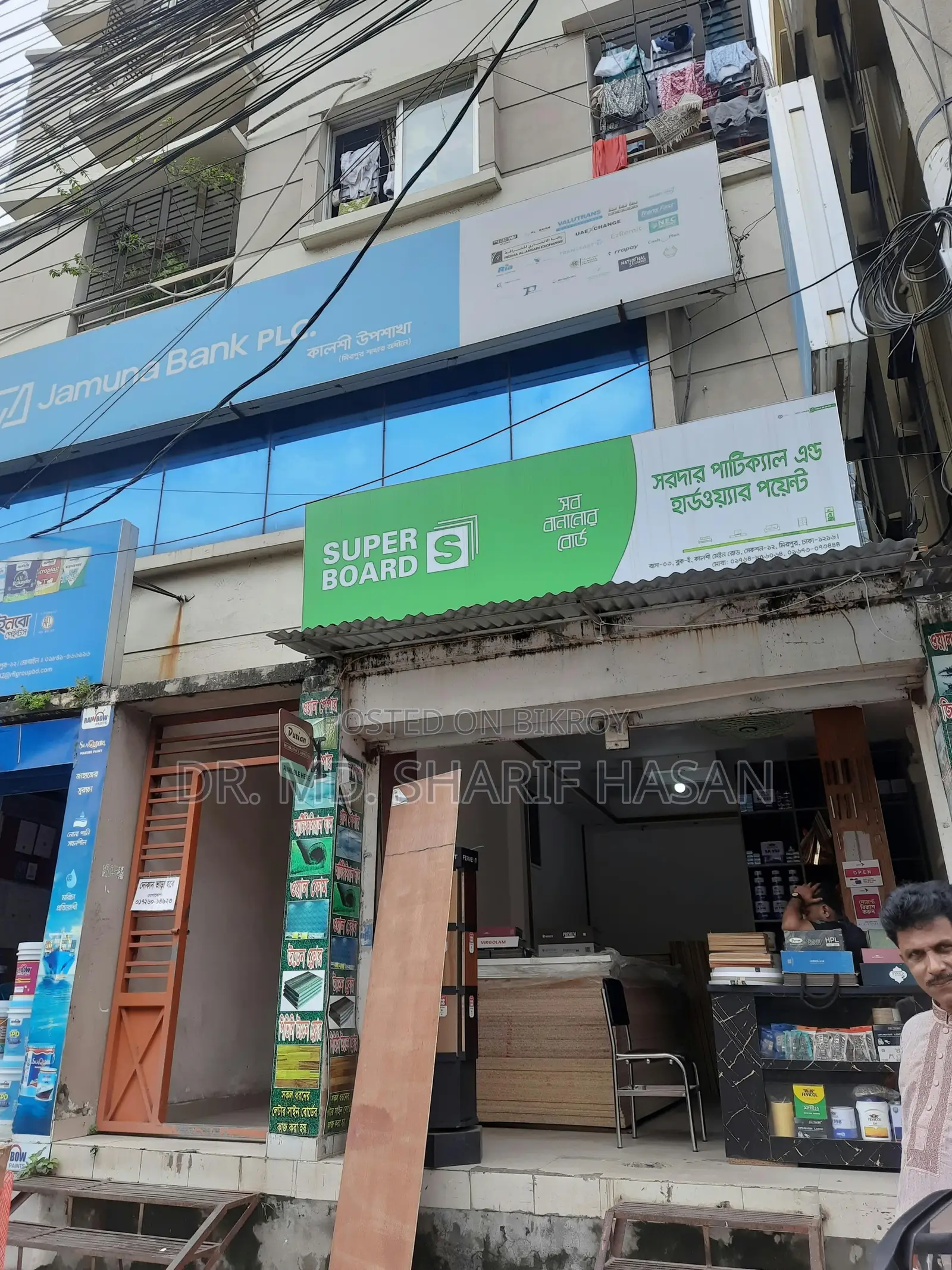 Shop/Showroom for Rent in Attractive Prime Location