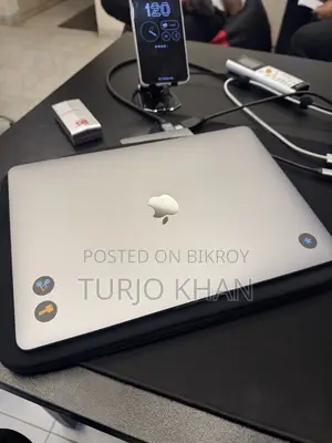 Laptop Apple MacBook Pro 2022 M2 8GB Apple M2 SSD 256GB