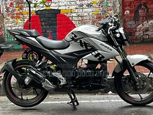 সুজুকি জিক্সার ২০২২ রেড