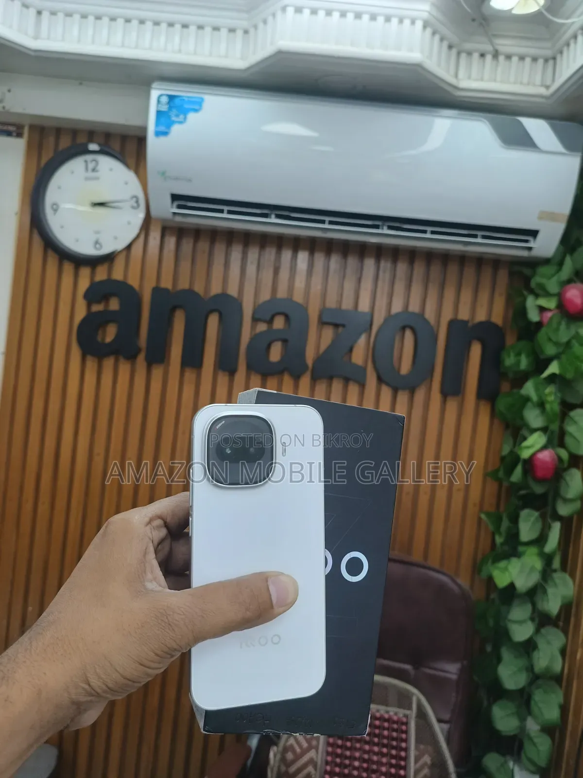iQOO 256 GB White