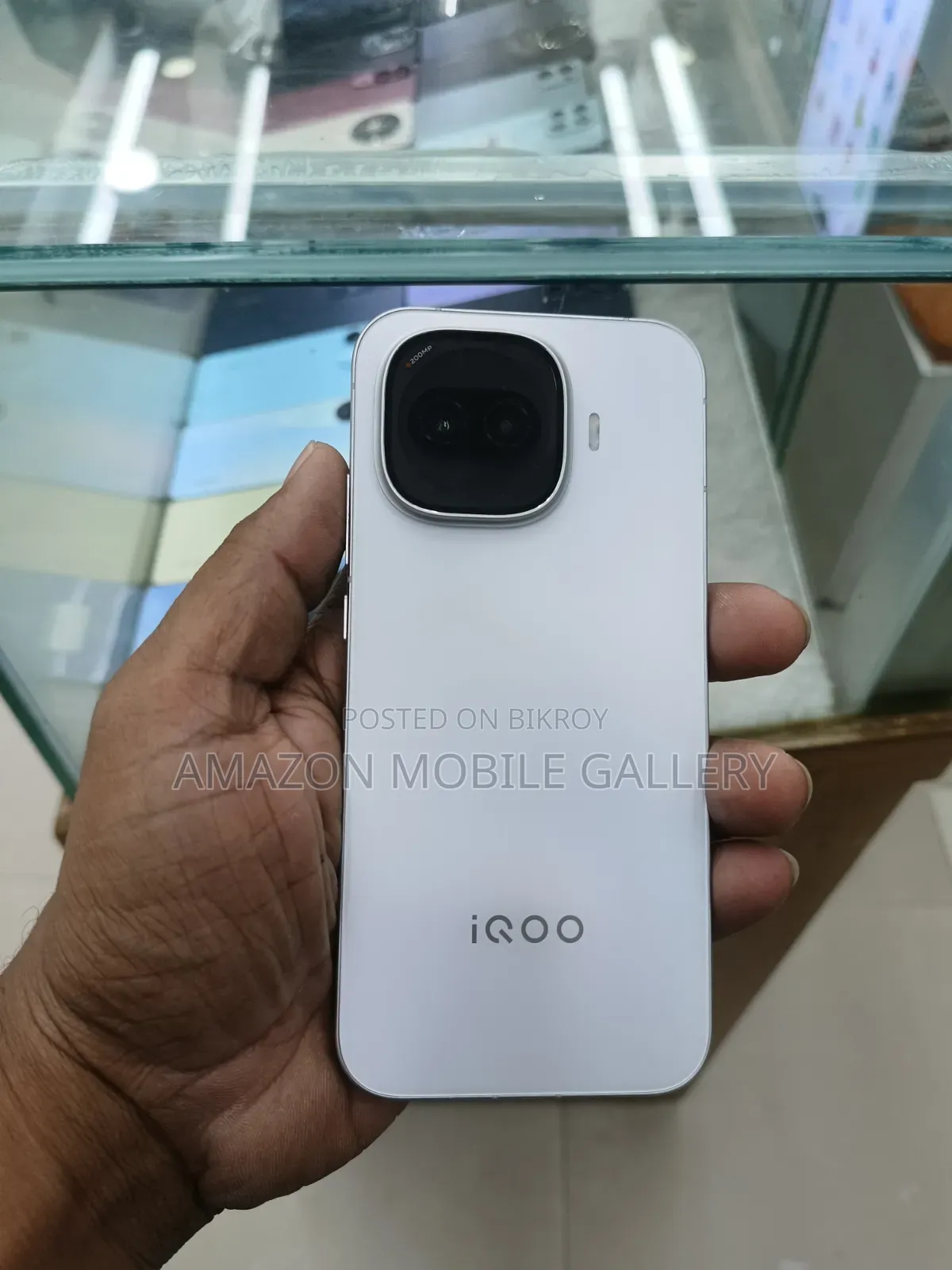 iQOO 256 GB White